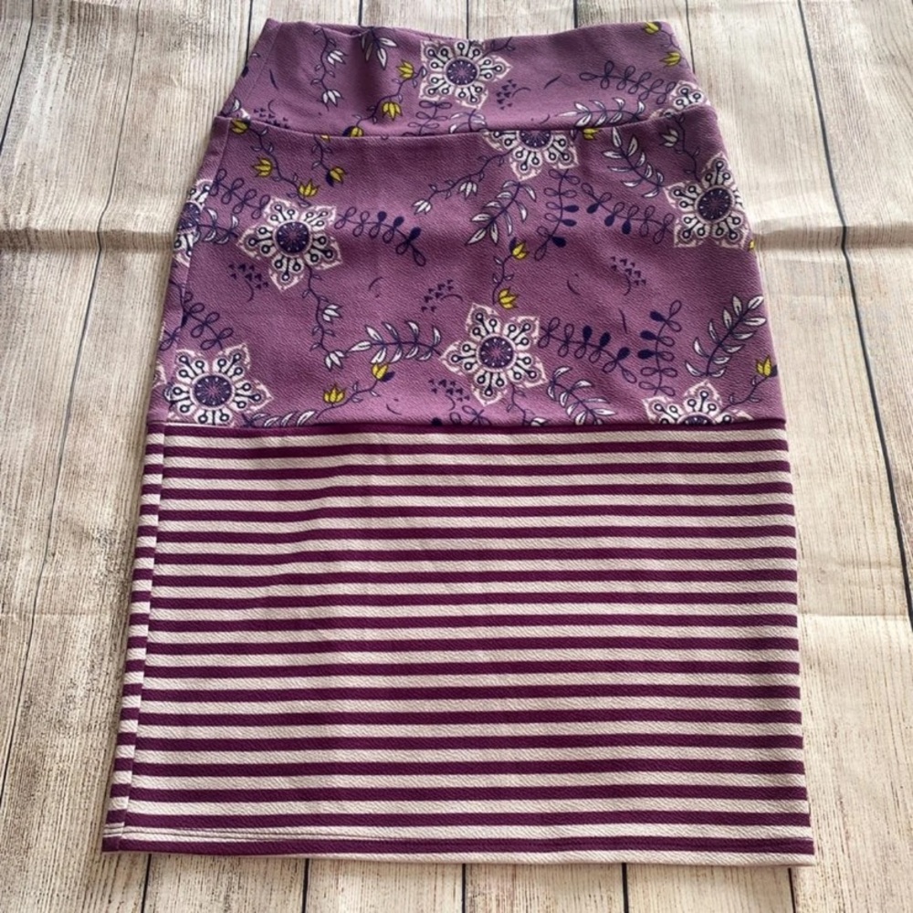 Lularoe skirt size small